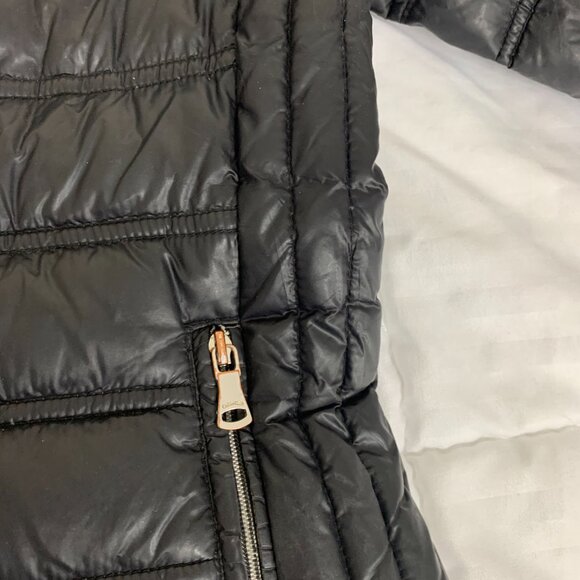 Calvin Klein Women’s Black Puffer Jacket – Size medium – Hooded, Logo Sleeve. - Picture 9 of 14